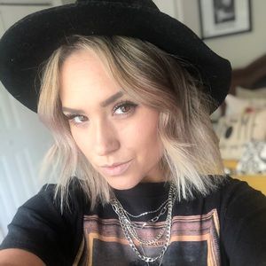 Meet your Posher, Amber